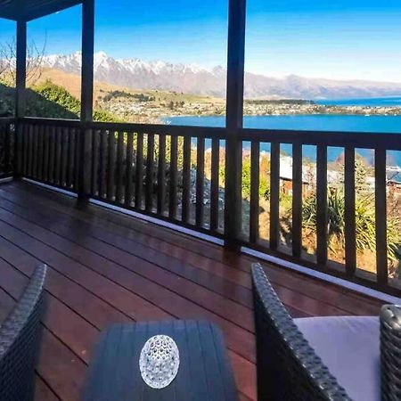 Lovely Apartment- Amazing Lake & Mountain Views Куийнстаун Екстериор снимка