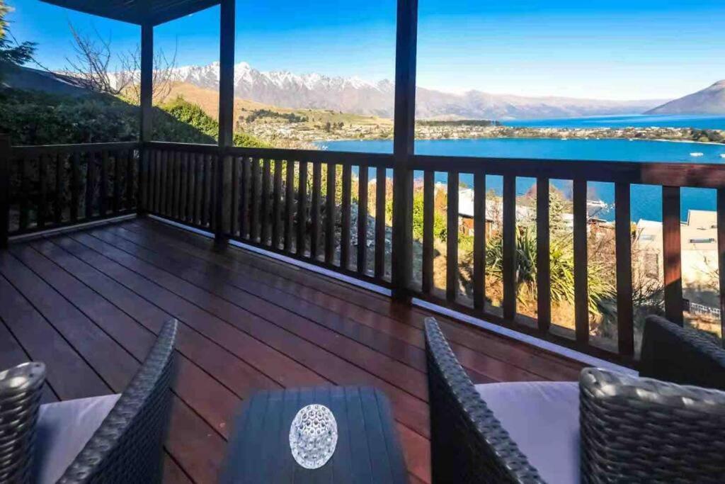 Lovely Apartment- Amazing Lake & Mountain Views Куийнстаун Екстериор снимка